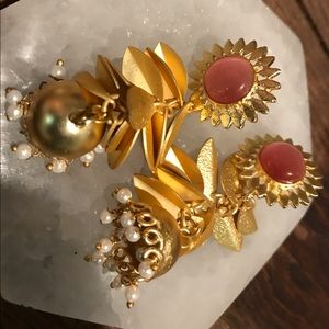 Gold tone cat’s eye post back earrings